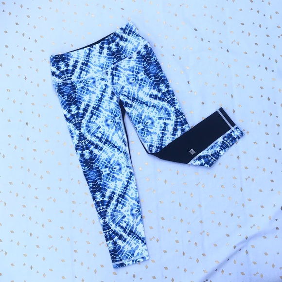 Victoria’s Secret Knockout Capri Leggings S - Picture 9 of 9